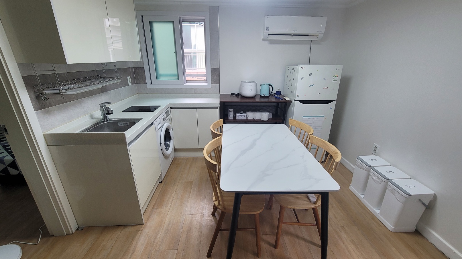 Sinchon, Ewha Womans University 6-min walk, Women's Share House 1/5