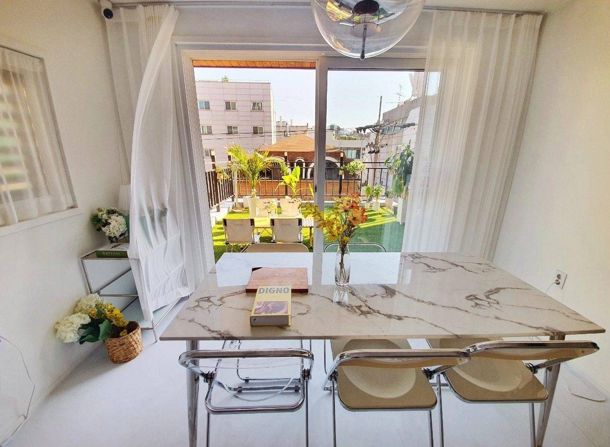 Hongdae Rooftop Studio 3/12