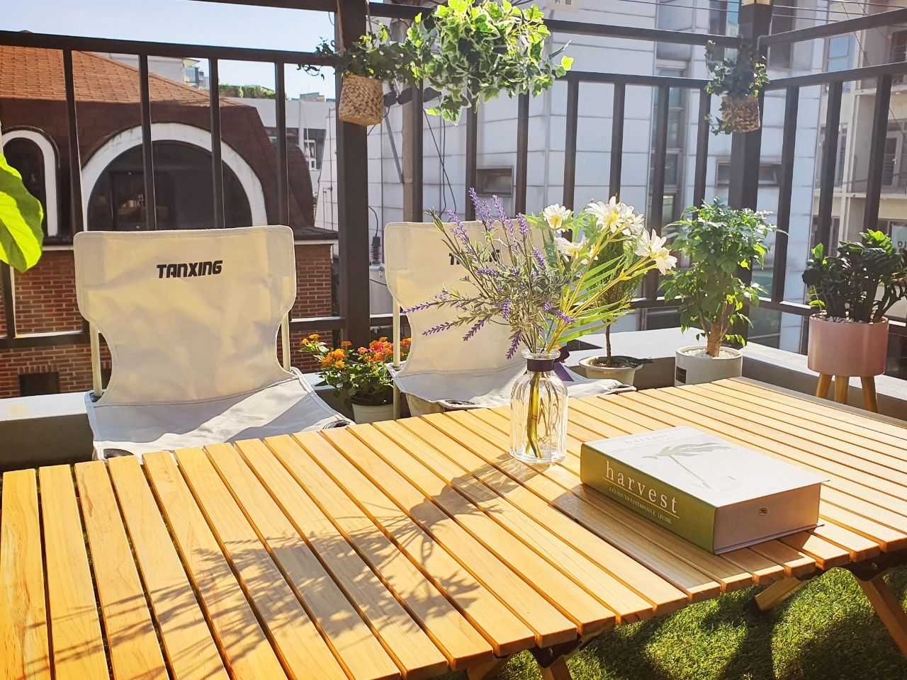 Hongdae Station 2-min walk, best location, rooftop studio