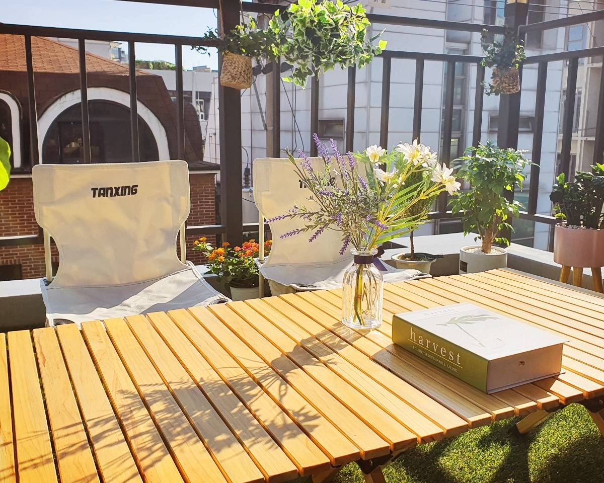 Hongdae Station 2-min walk, best location, rooftop studio 1/4