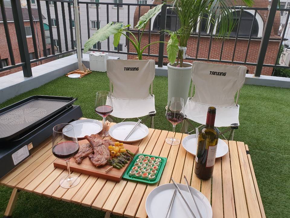 Hongdae Station 2-min walk, best location, rooftop studio 2/4