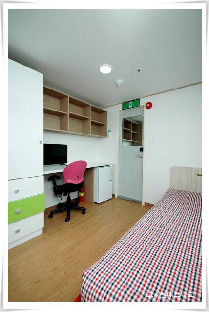 Happy Tree One-Roomtel 12/13