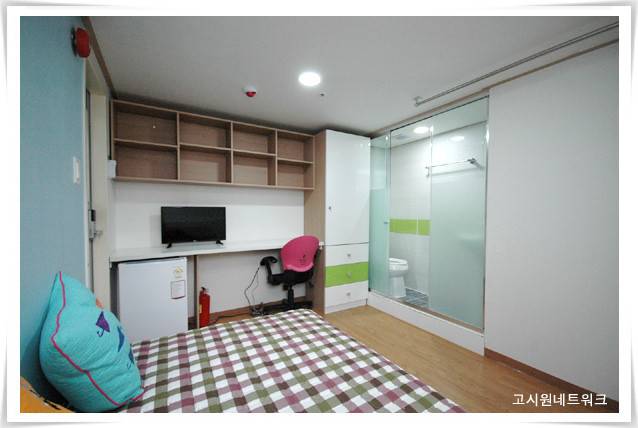 Happy Tree One-Roomtel 10/13
